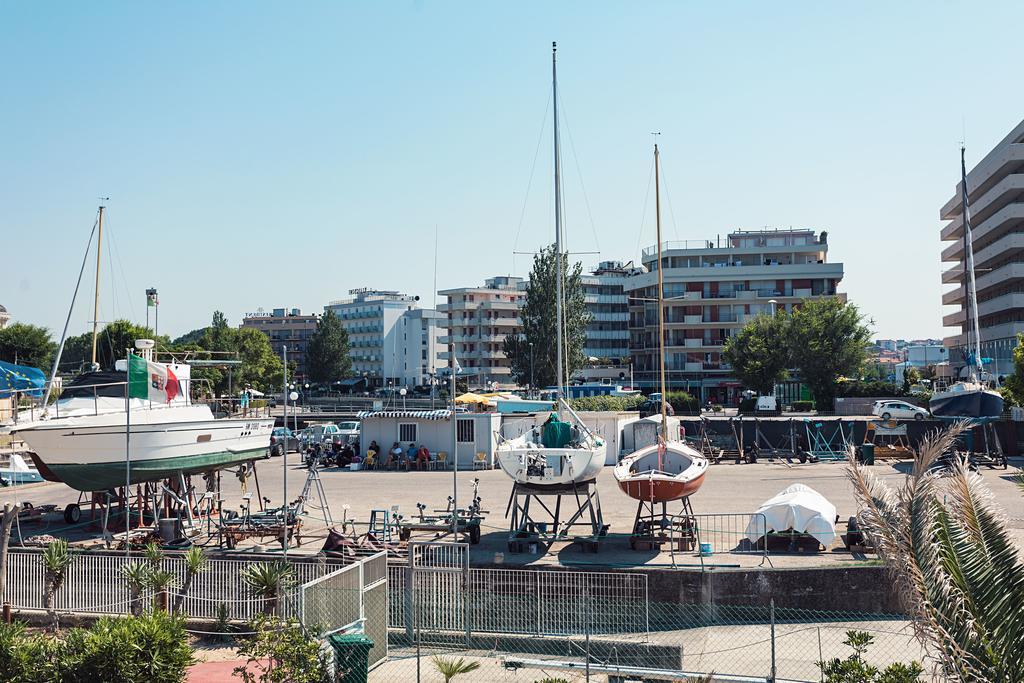 Alexander Hotel